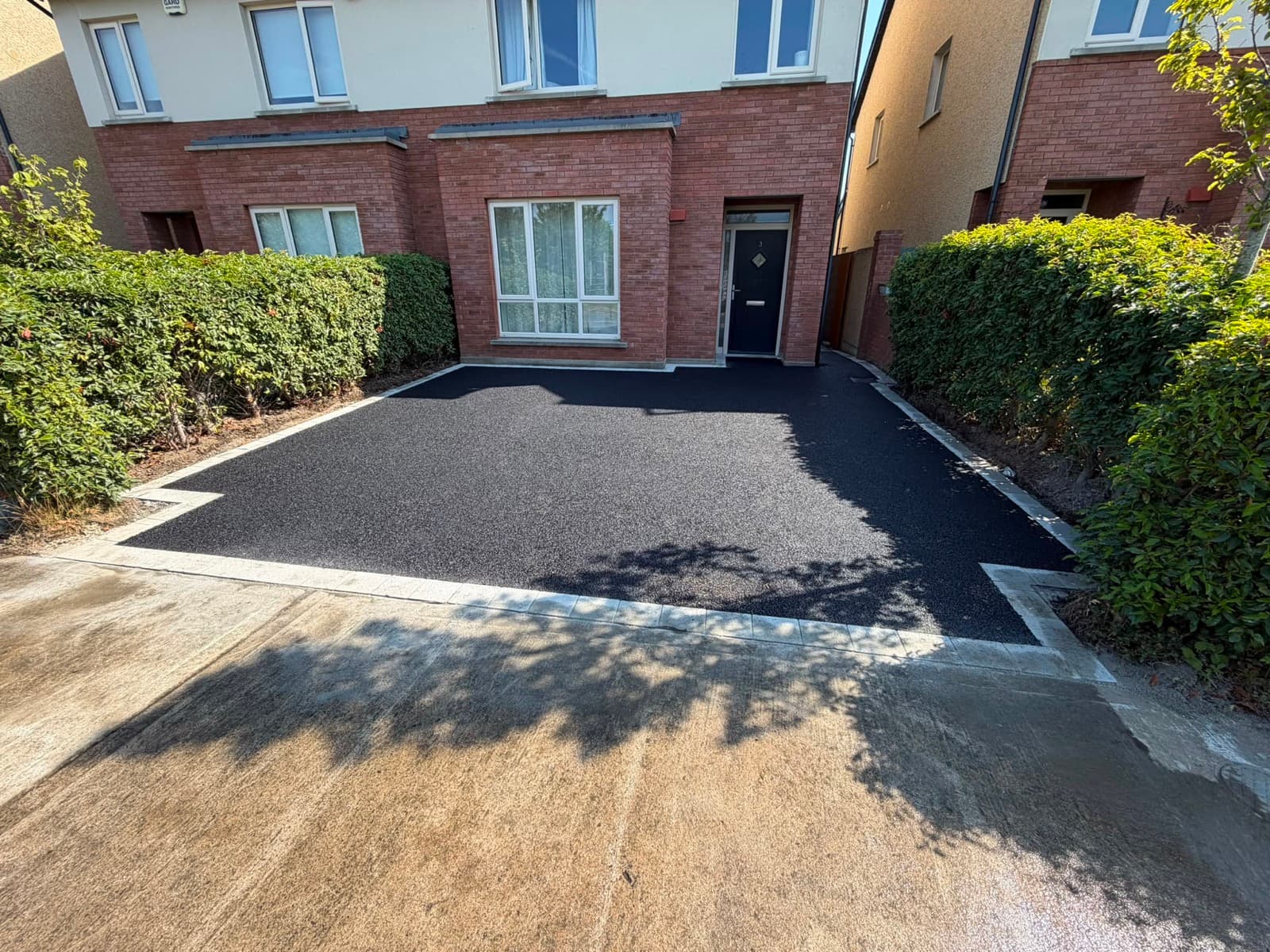 New tarmac driveway with silver granite border — Dublin